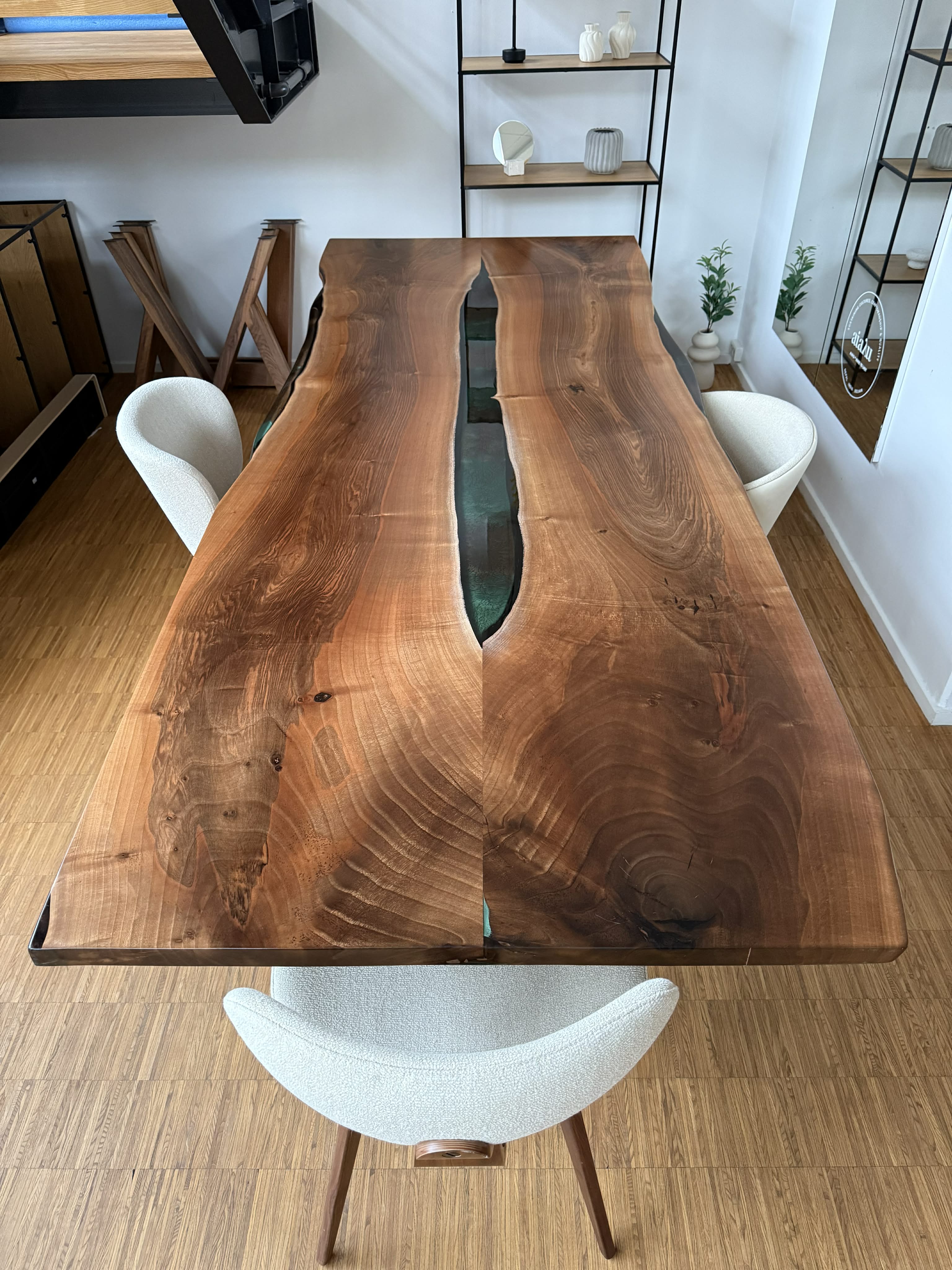 Valnød m. epoxy 117x300 cm