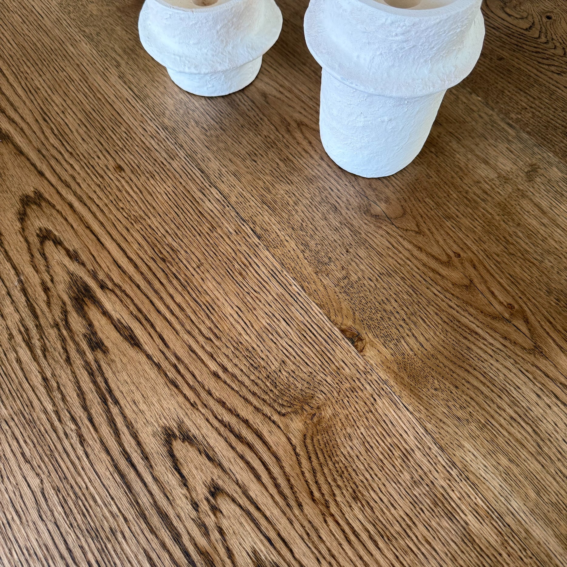 Rundt plankebord m. eg sokkelfod + (0-2 tillægsplader)